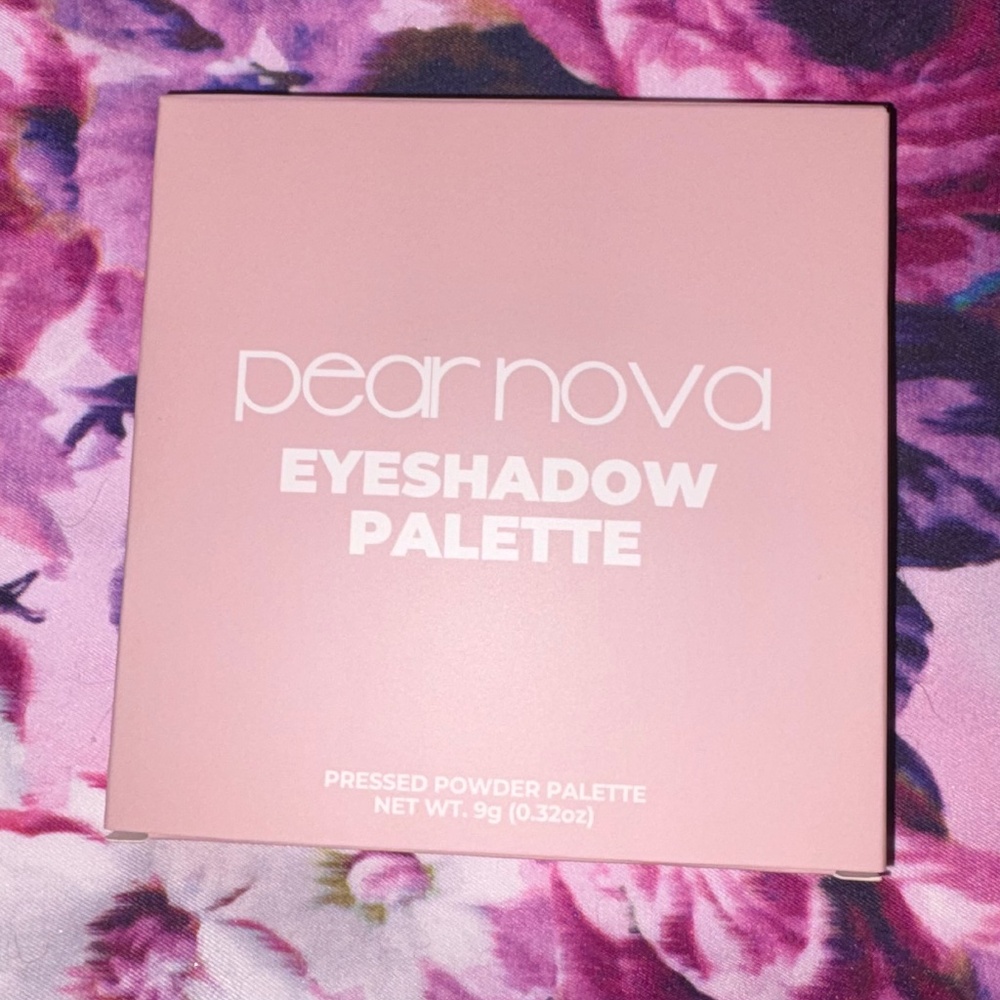 Pear Nova Eyeshadow Palette